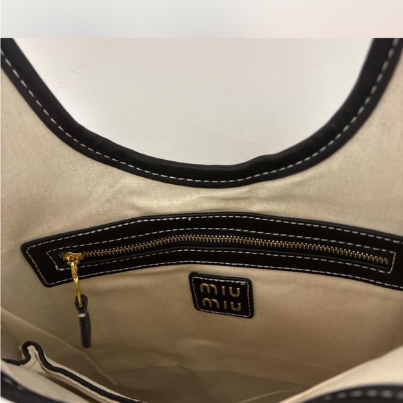Miu Miu Black Tote Bag with Logo Detail - Picture 4 of 6